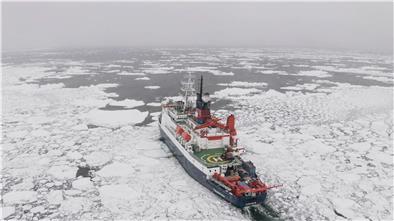 Zurzeit ist die „Polarstern“ für die „MOSAiC“-Expedition in der Arktis, danach geht es zum nächsten Einsatz in die Antarktis. Der Forschungseisbrecher wird 38 Jahre alt.