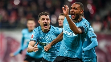 Zusammen wurden Jonathan Tah und Granit Xhaka vergangene Saison deutscher Meister und Pokalsieger.