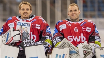 Zwei DEL-Spieler des Monats auf einen Blick: Kristers Gudlevskis und Maximilian Franzreb lassen die Fischtown Pinguins jubeln.