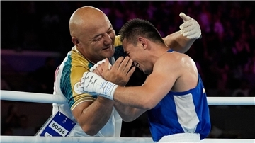 Zwei Mitarbeiter des britischen Olympia-Teams haben Trainer Tulkin Kilichev (l) bei den Sommerspielen von Paris das Leben gerettet.