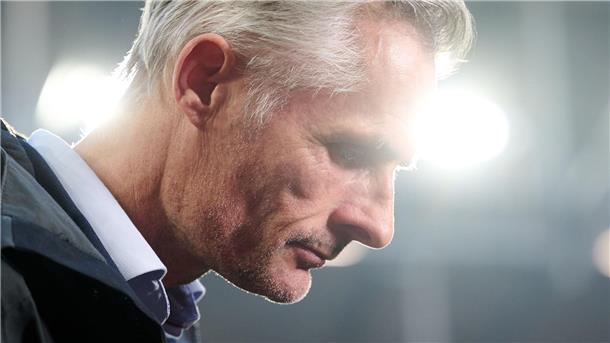 Zweifelt am Rückhalt des Vereins: Schalke-Trainer Kees van Wonderen.