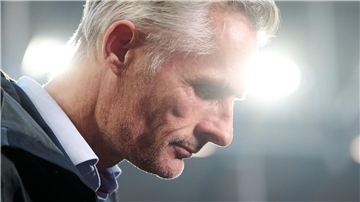 Zweifelt am Rückhalt des Vereins: Schalke-Trainer Kees van Wonderen.