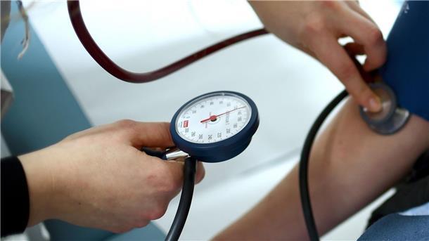Mediziner: Mehr Aufklärung über Bluthochdruck notwendig Zwischen 20 und 30 Millionen Menschen sind in Deutschland von Bluthochdruck betroffen.