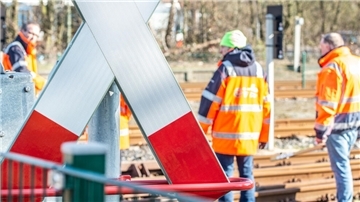 Gleisbauarbeiten zwischen Bremervörde und Oerel: Busse statt Züge Zwischen Bremervörde und Oerel erneuert die evb im Oktober Schienen, Schwellen und Schotter – Busse ersetzen die Züge.